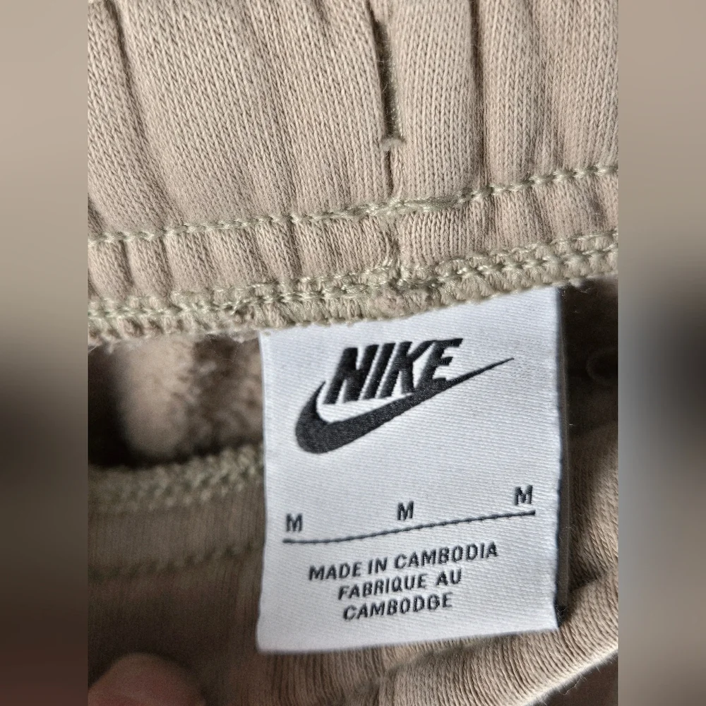 Boys Nike Club Fleece‎ Athleisure Loungewear Cargo Jogger Sweatpants, Medium